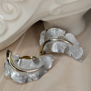 Vintage 60s Park Lane Earrings Feather Leaf Gold Silver Matte Ear Climber